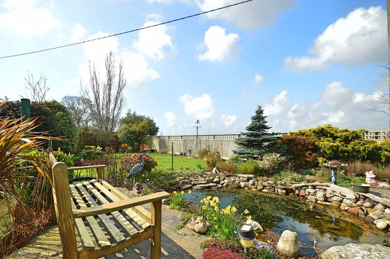 WONDERFUL VIEWS * QUEEN BOWER 2 bed detached bungalow - £349,950