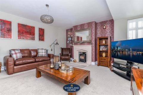 47 Armorial Road, Styvechale, Coventry, CV3 6GH