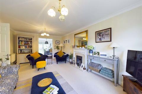 25 Cherrington Drive, Abbeymead, Gloucester, GL4 4XW