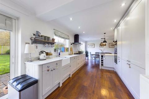 25 Cherrington Drive, Abbeymead, Gloucester, GL4 4XW