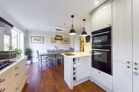 25 Cherrington Drive, Abbeymead, Gloucester, GL4 4XW