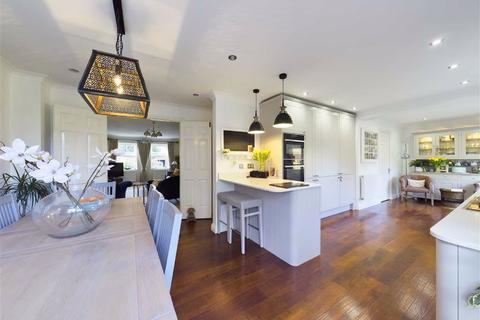 25 Cherrington Drive, Abbeymead, Gloucester, GL4 4XW