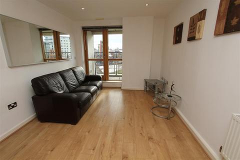 2 bedroom flat to rent, St James Quay, Brewery Wharf