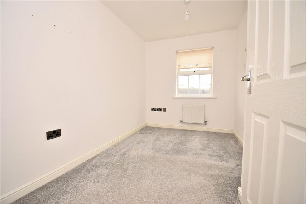 St. James Place, Scunthorpe 4 bed townhouse £750 pcm (£173 pw)