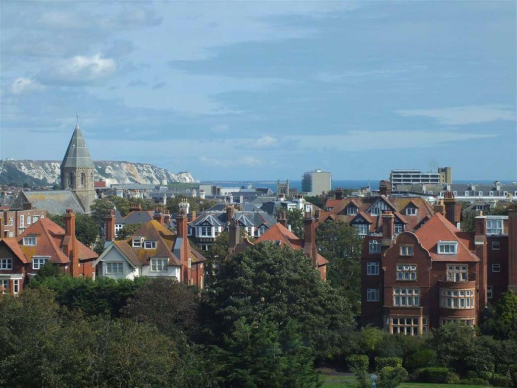 The Metropole, Folkestone, Kent, CT20 3 bed flat £380,000