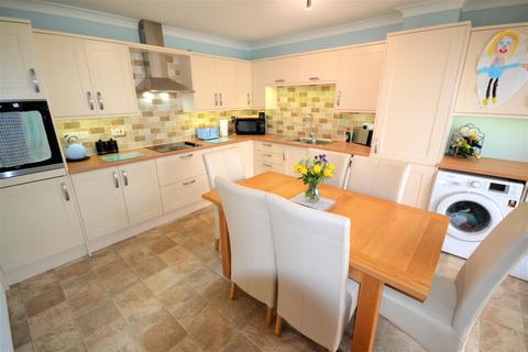 32 Cae Gwyrdd, St Clears, Carmarthen, SA33 4BE