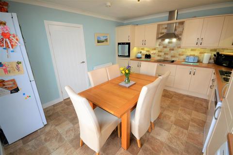 32 Cae Gwyrdd, St Clears, Carmarthen, SA33 4BE