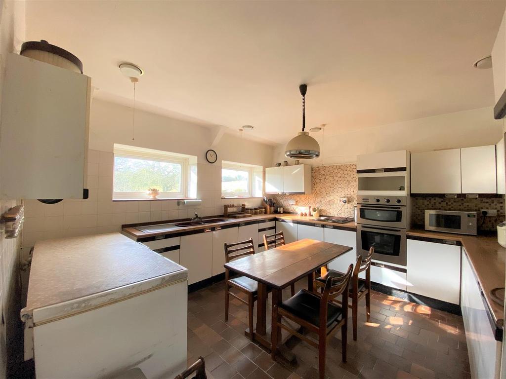 Kitchen/Breakfast Room