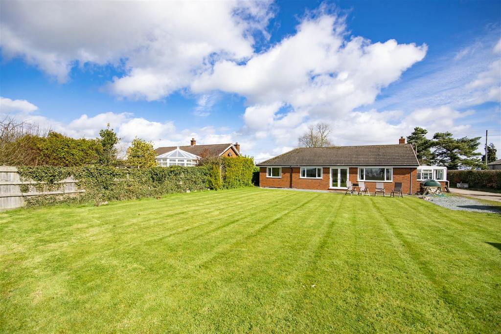 Maesbury Marsh, Oswestry, Oswestry 4 bed detached bungalow £365,000
