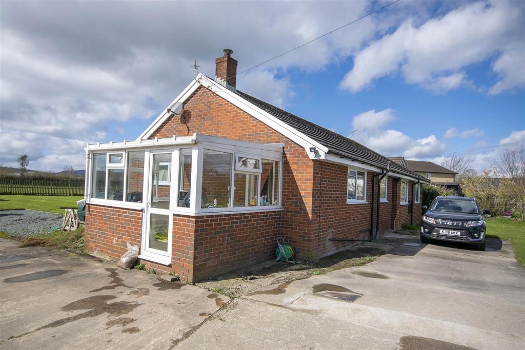Maesbury Marsh, Oswestry, Oswestry 4 bed detached bungalow £365,000
