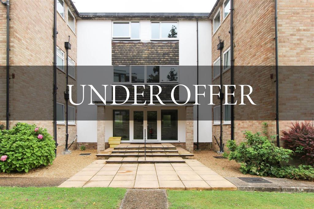 Oathall Road, Haywards Heath 2 bed flat £225,000
