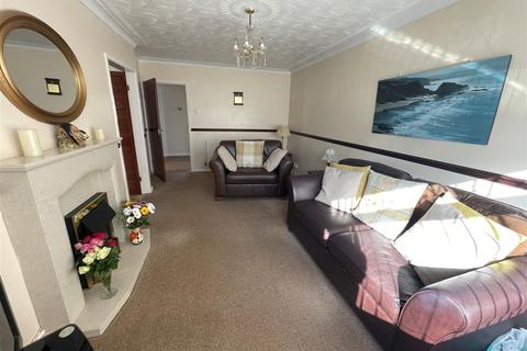 6 Bryn Avenue, Burry Port, SA16 0SG