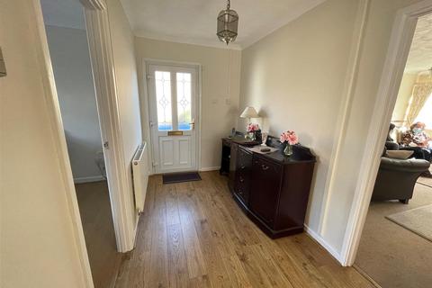 6 Bryn Avenue, Burry Port, SA16 0SG