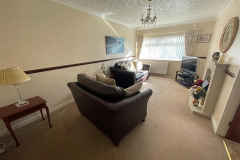 6 Bryn Avenue, Burry Port, SA16 0SG