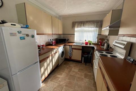 6 Bryn Avenue, Burry Port, SA16 0SG