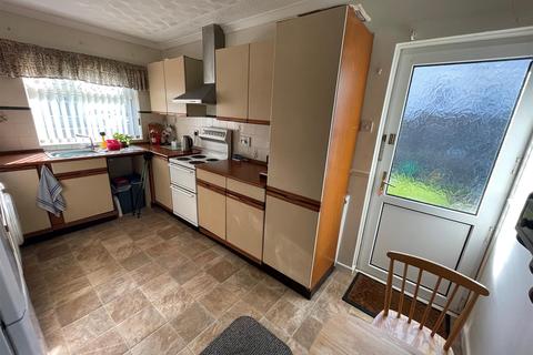 6 Bryn Avenue, Burry Port, SA16 0SG