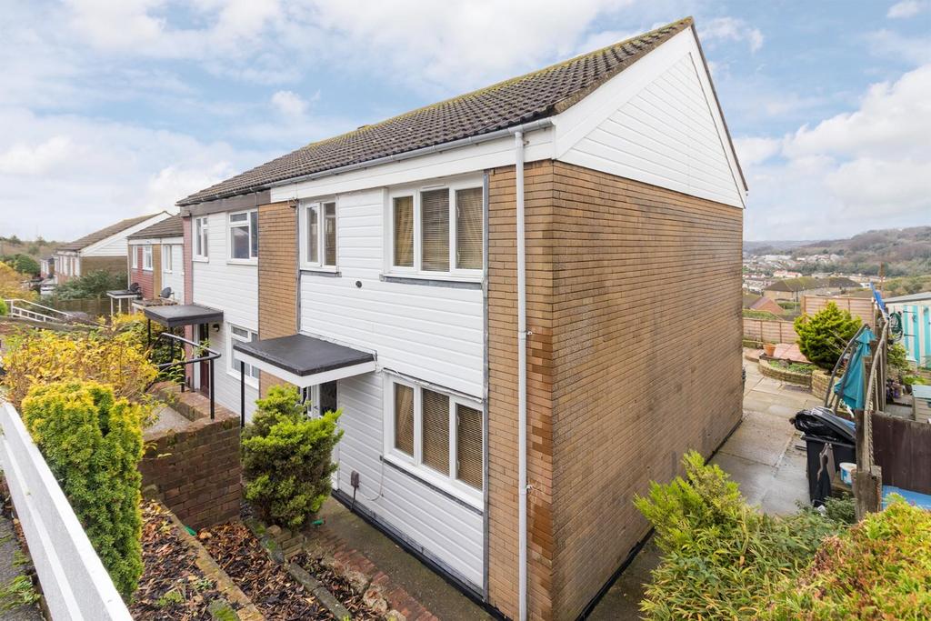 Kimberley Close, Dover 3 bed semidetached house £950 pcm (£219 pw)