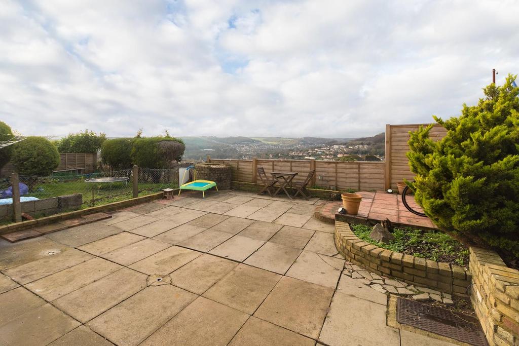 Kimberley Close, Dover 3 bed semidetached house £950 pcm (£219 pw)