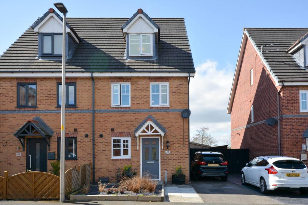 Davy Road, Abram, Wigan, WN2 5YX 3 bed townhouse £185,000