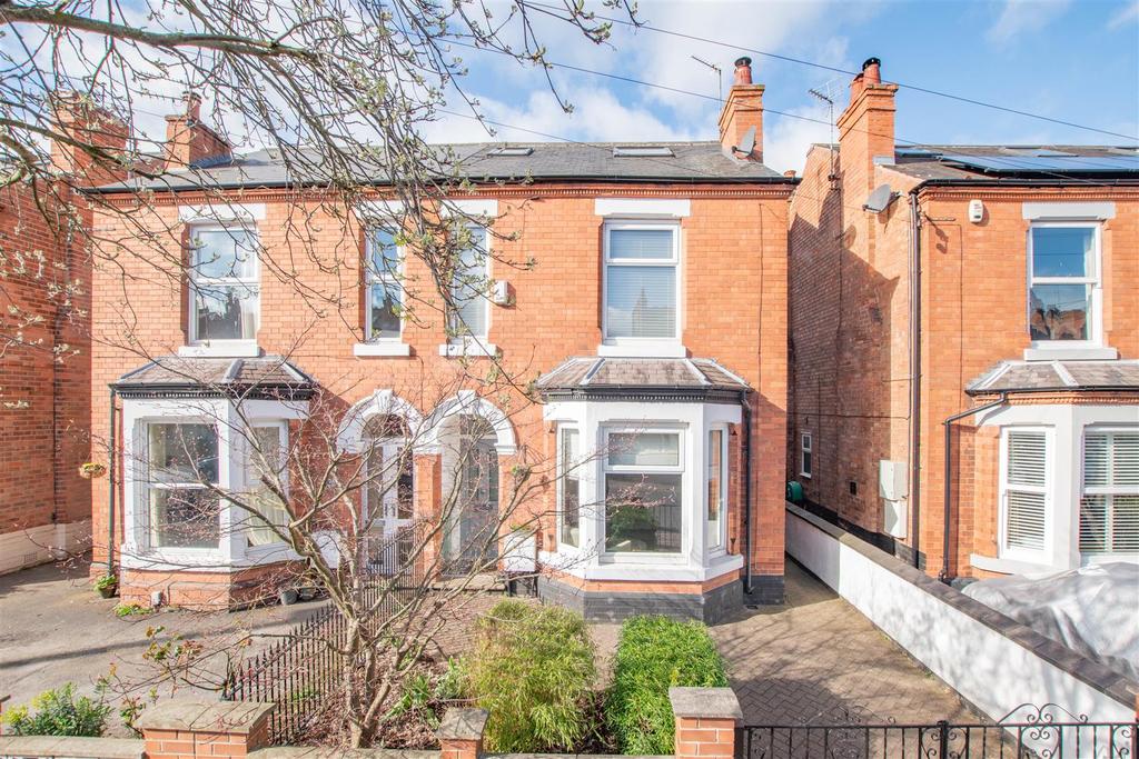 Ella Road, West Bridgford, Nottingham 4 bed semidetached house for