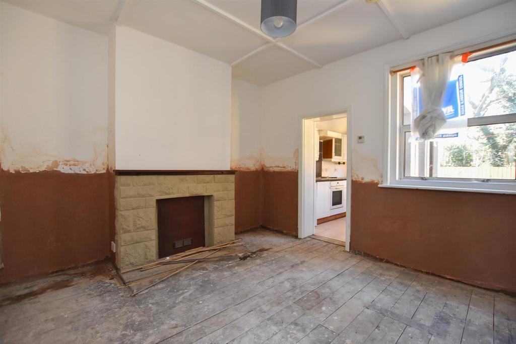 Maplehurst Road, St. LeonardsOnSea 2 bed end of terrace house £225,000