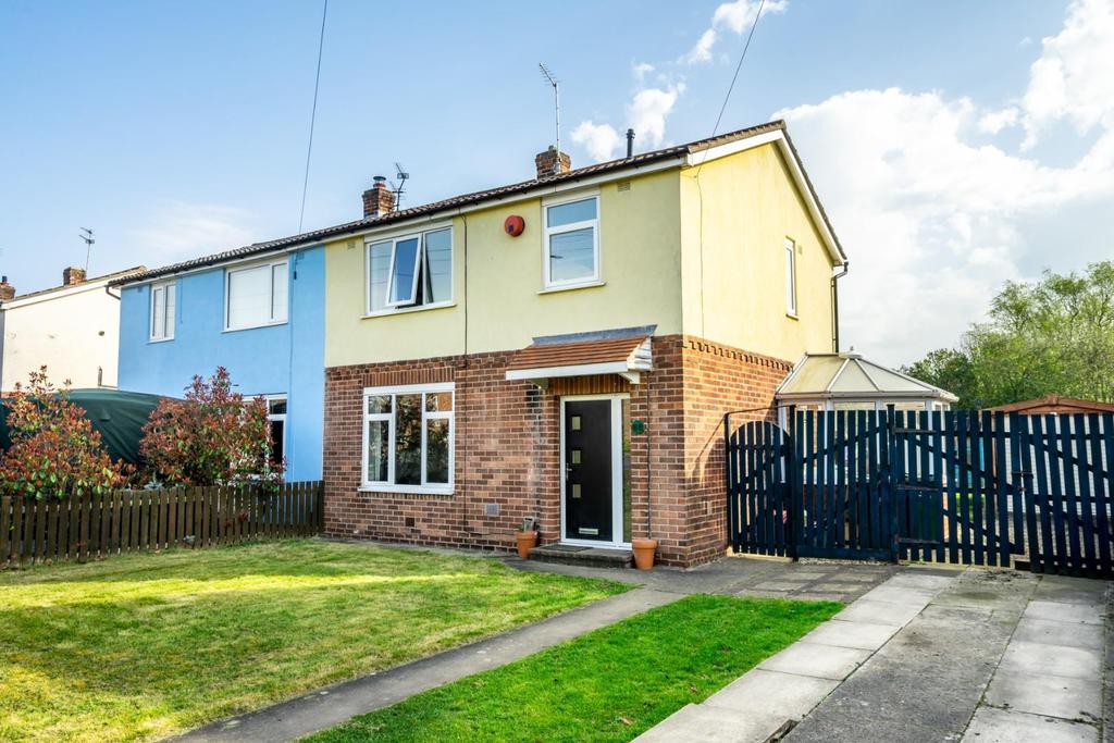 Chaloners Road, Dringhouses, York 3 bed semidetached house £230,000