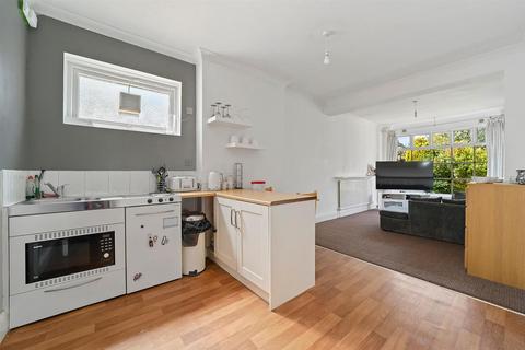 1a Hereford Road, London, E11 2EA