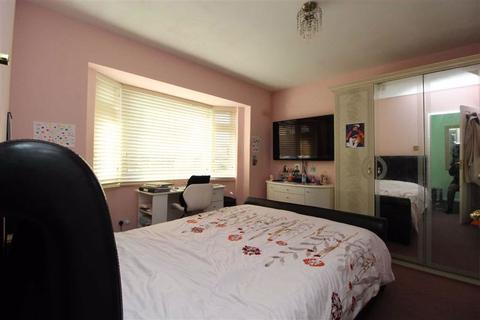 51 Gresham Drive, Romford, RM6 4TP