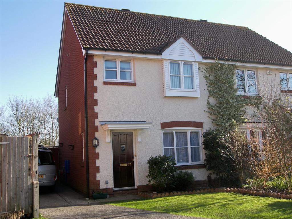 Close Petersfield 3 bed semidetached house £335,000
