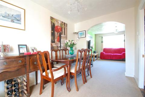 23 Linnet Close, Petersfield, GU31 4RF