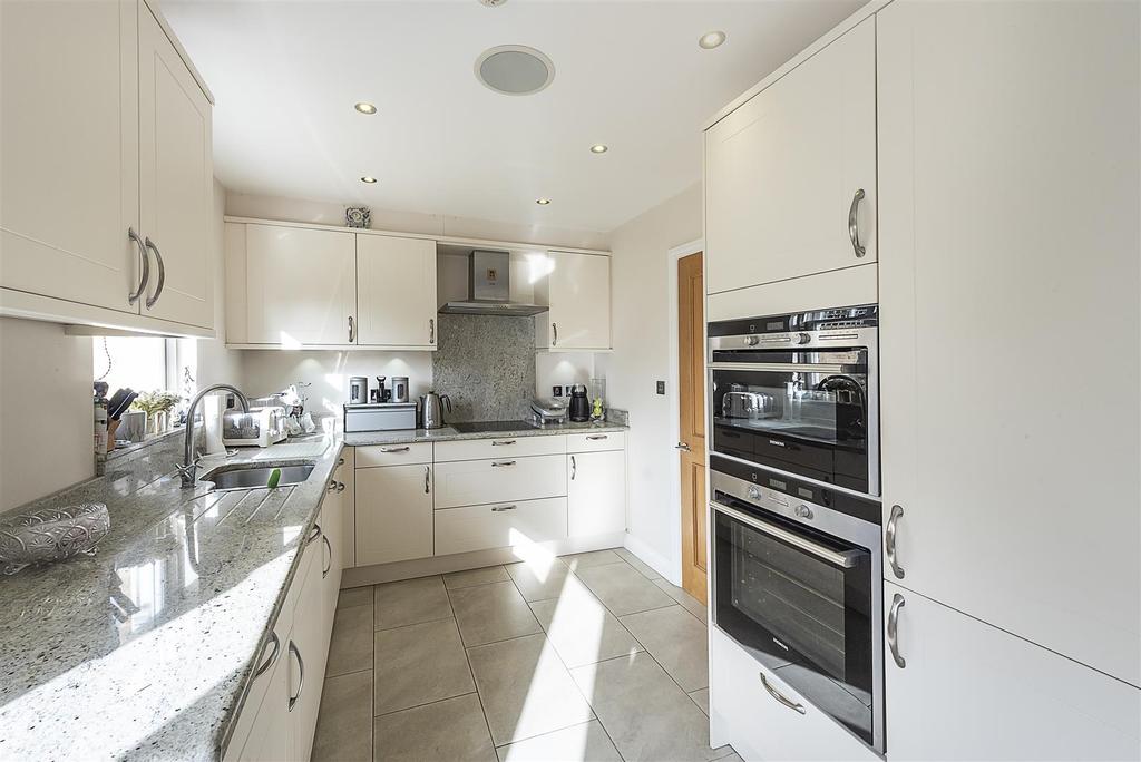 Kitchen 1.jpg