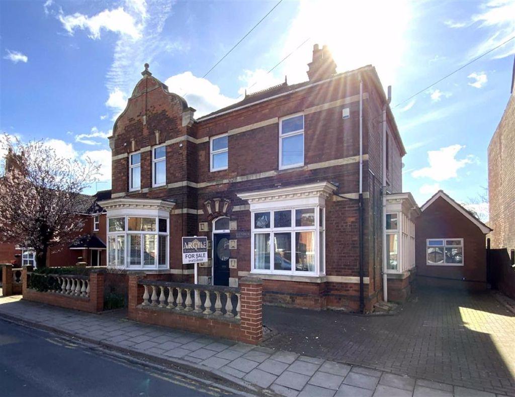 Mill Road, Cleethorpes, North East Lincolnshire 5 bed detached house