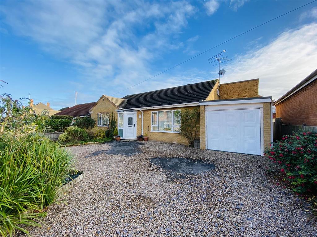Byron Gardens, Southwell 3 bed detached bungalow £350,000