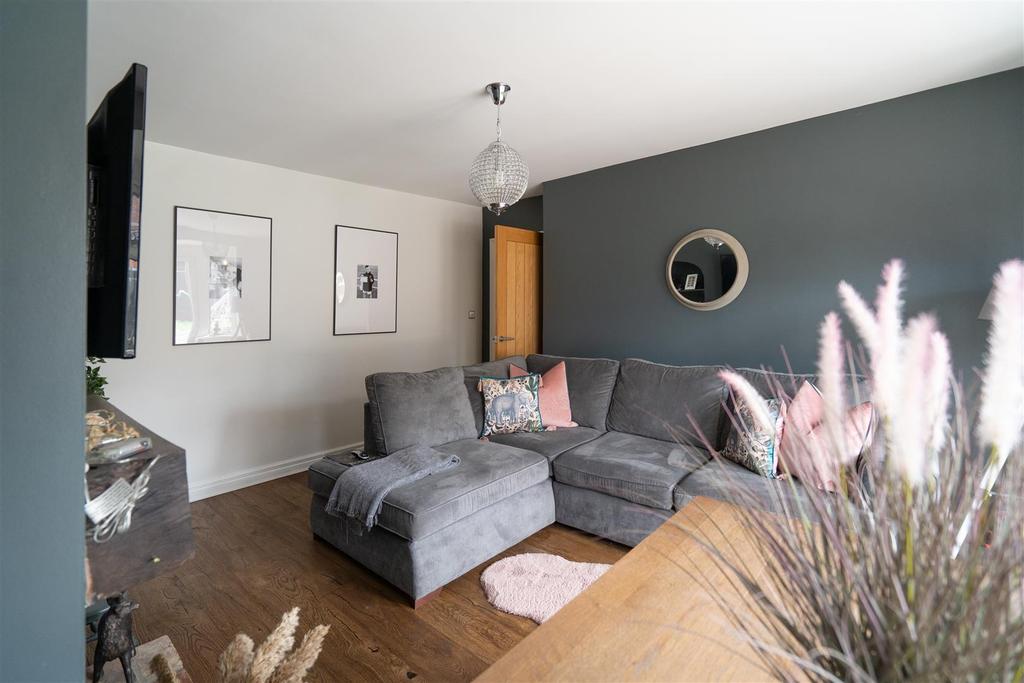 Sitting Room / Dining Room