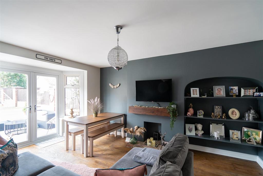 Sitting Room / Dining Room