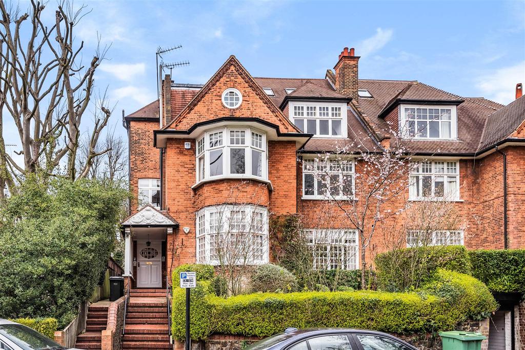 Bracknell Gardens, Hampstead, NW3 4 bed flat £1,995,000