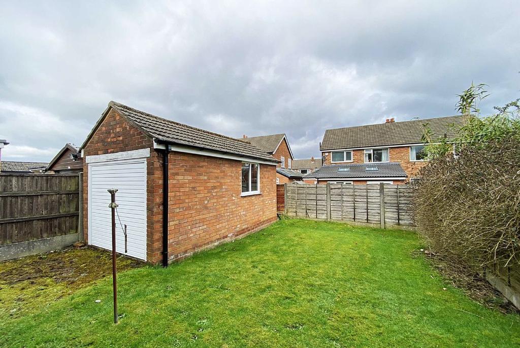 Woodhouse Lane East, Timperley, Cheshire 3 bed semidetached house £