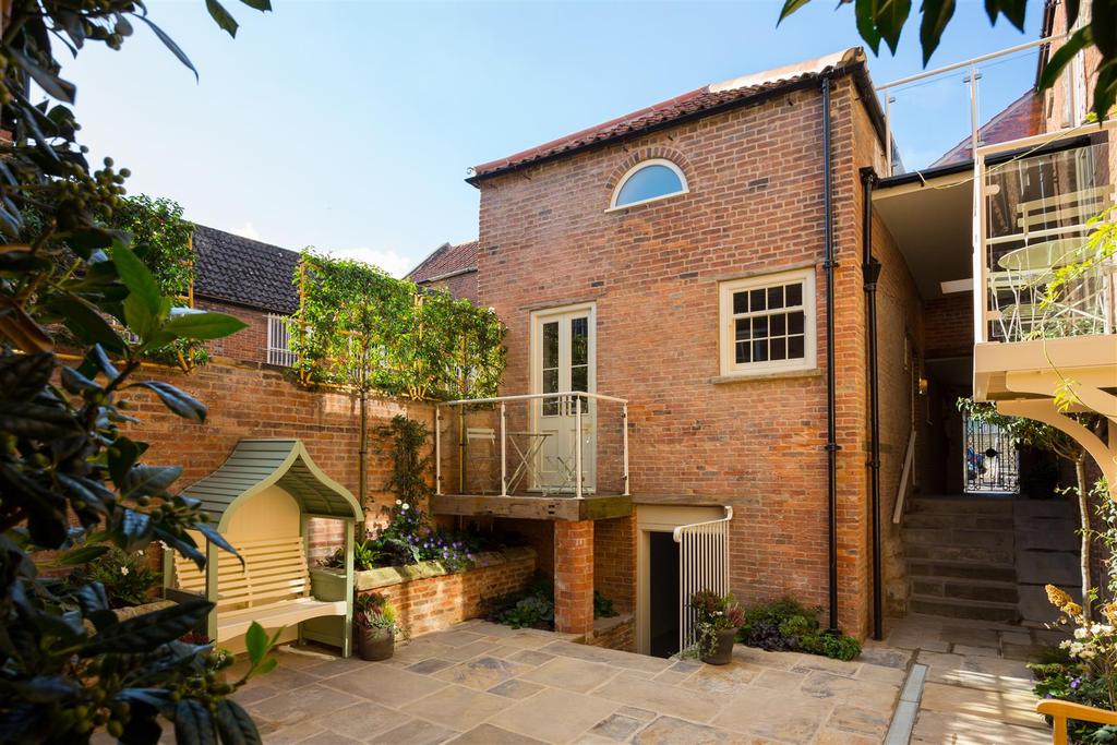 3 Chiltern Place, Malton, YO17 7FU 1 bed apartment £750 pcm (£173 pw)