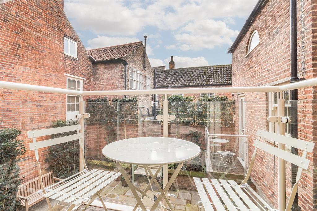 3 Chiltern Place, Malton, YO17 7FU 1 bed apartment £750 pcm (£173 pw)