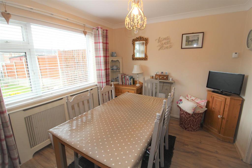 Herbert Jennings Avenue, Wrexham 3 bed terraced house £155,000