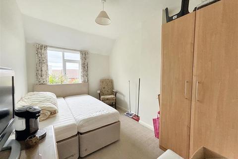 21 Newcourt Road, Topsham, Exeter, EX3 0BT