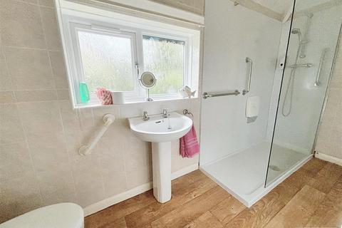 21 Newcourt Road, Topsham, Exeter, EX3 0BT