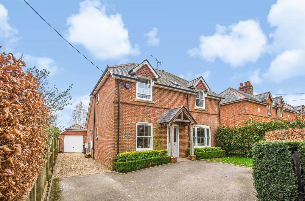 New Road, Timsbury, Romsey, Hampshire, SO51 3 bed detached house £725,000