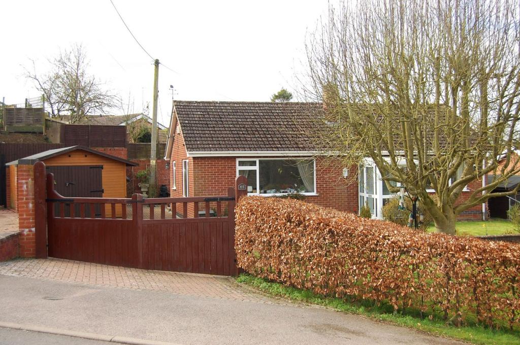 West Street, Long Buckby, Northampton NN6 7QF 2 bed detached bungalow
