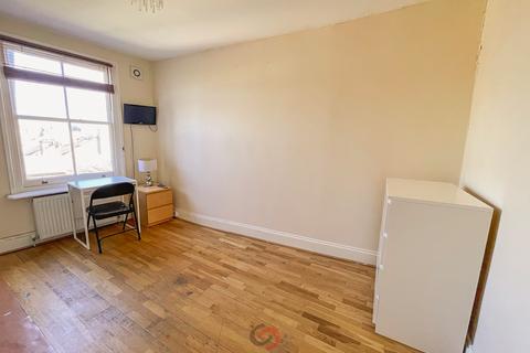 Studio to rent, Blythe Road, Shepherds Bush, London  W14