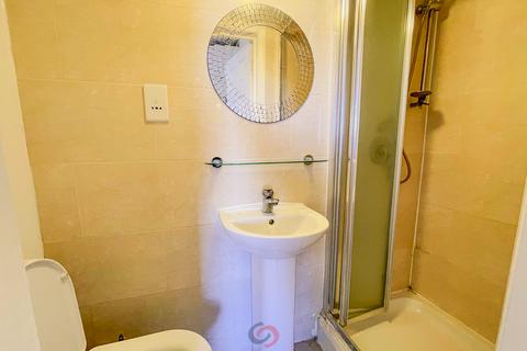 Studio to rent, Blythe Road, Shepherds Bush, London  W14