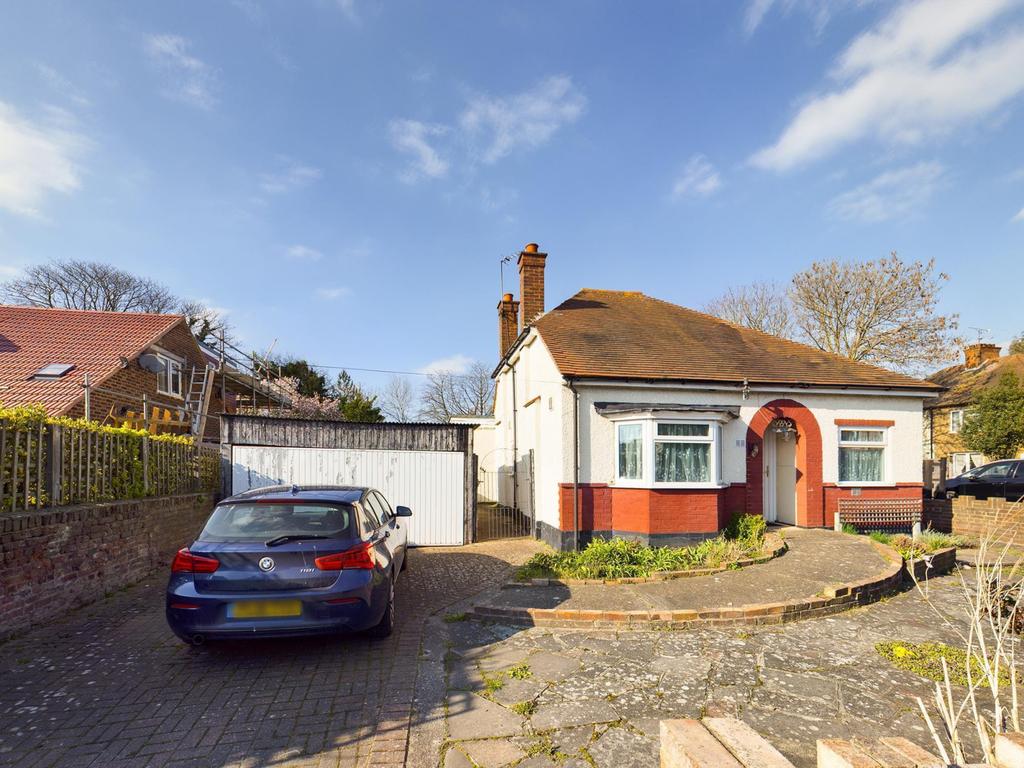 Mill Way, Feltham, TW14 3 bed detached bungalow £495,000