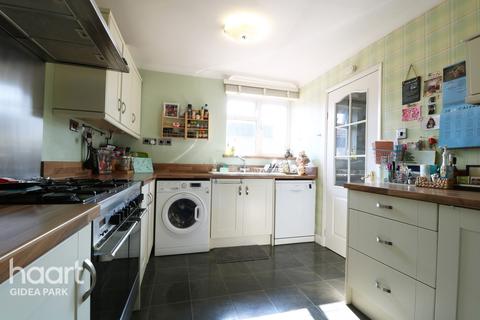 35 Masefield Close, Romford, RM3 7PP