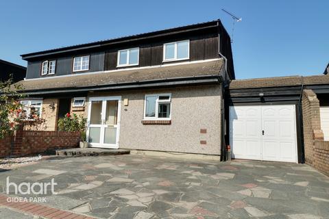 35 Masefield Close, Romford, RM3 7PP