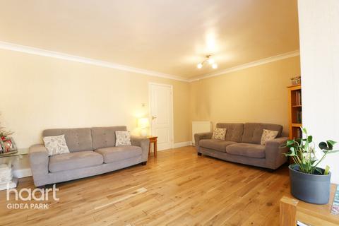 35 Masefield Close, Romford, RM3 7PP